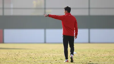 El técnico Jagoba Arrasate dirigió su primer entrenamiento este miércoles en Tajonar, con 150 espectadores, preparando el...