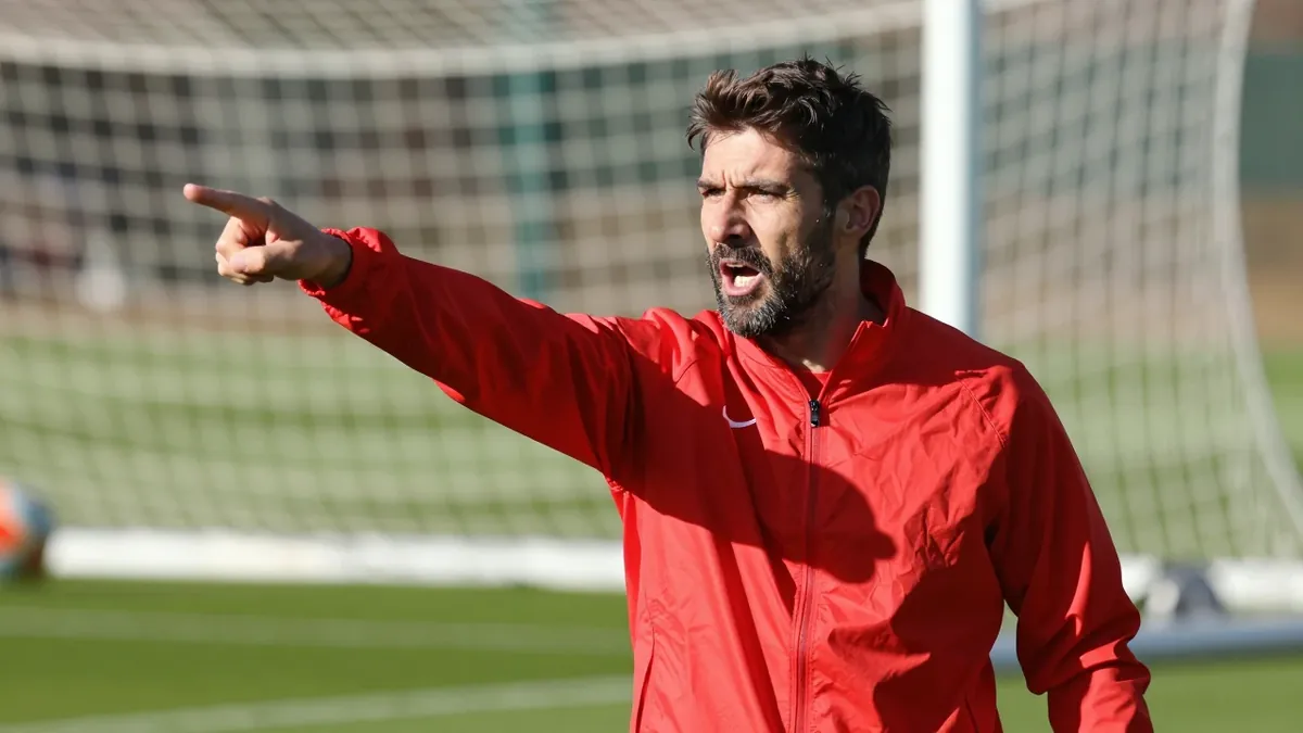 El exjugador serbio, que disputó 121 partidos con el club rojillo, se incorpora como segundo entrenador de Jagoba...