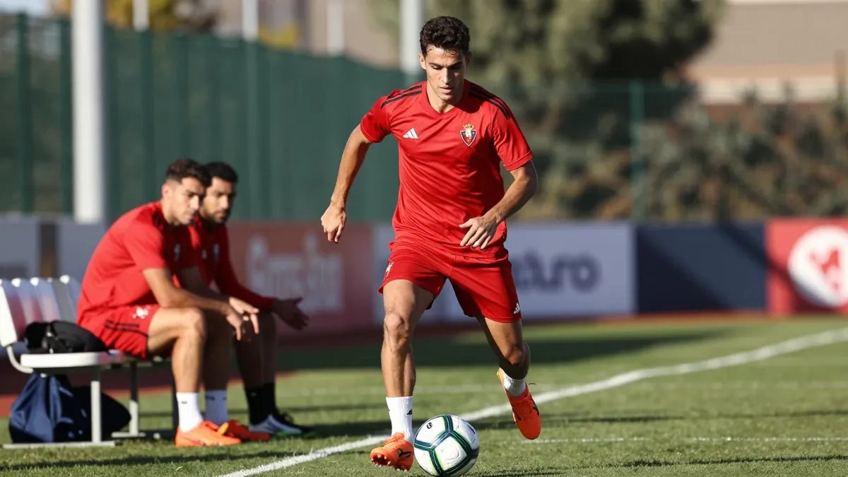El centrocampista georgiano, recuperado de una sobrecarga, apunta a la titularidad en el Sánchez-Pizjuán, donde Osasuna...