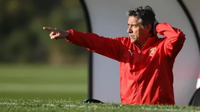Jagoba Arrasate fue presentado este martes como nuevo entrenador del CA Osasuna, firmando un acuerdo hasta 2029 para...
